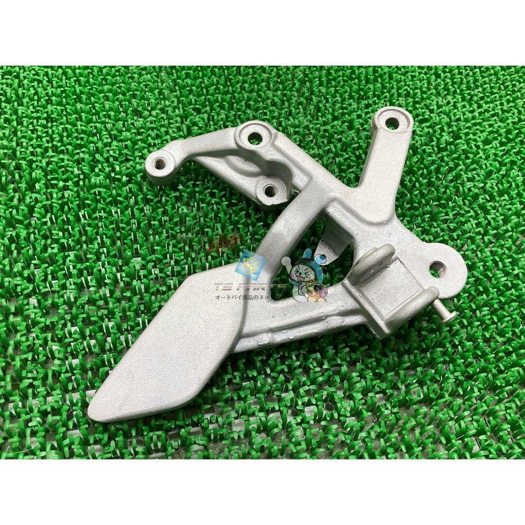 TZR50 ステップホルダー 右 在庫有 即納 ヤマハ 純正 新品 バイク 部品 廃盤 在庫有り 即納可 3TU-27443-01-00 車検 Genuine zQ